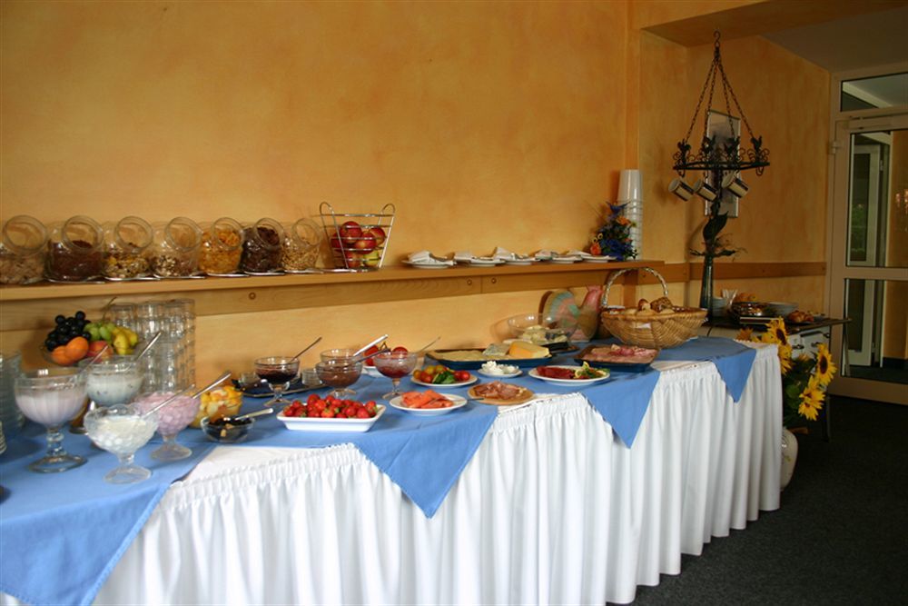 Hotelpension Zum Gockl Аллерсхаузен Экстерьер фото