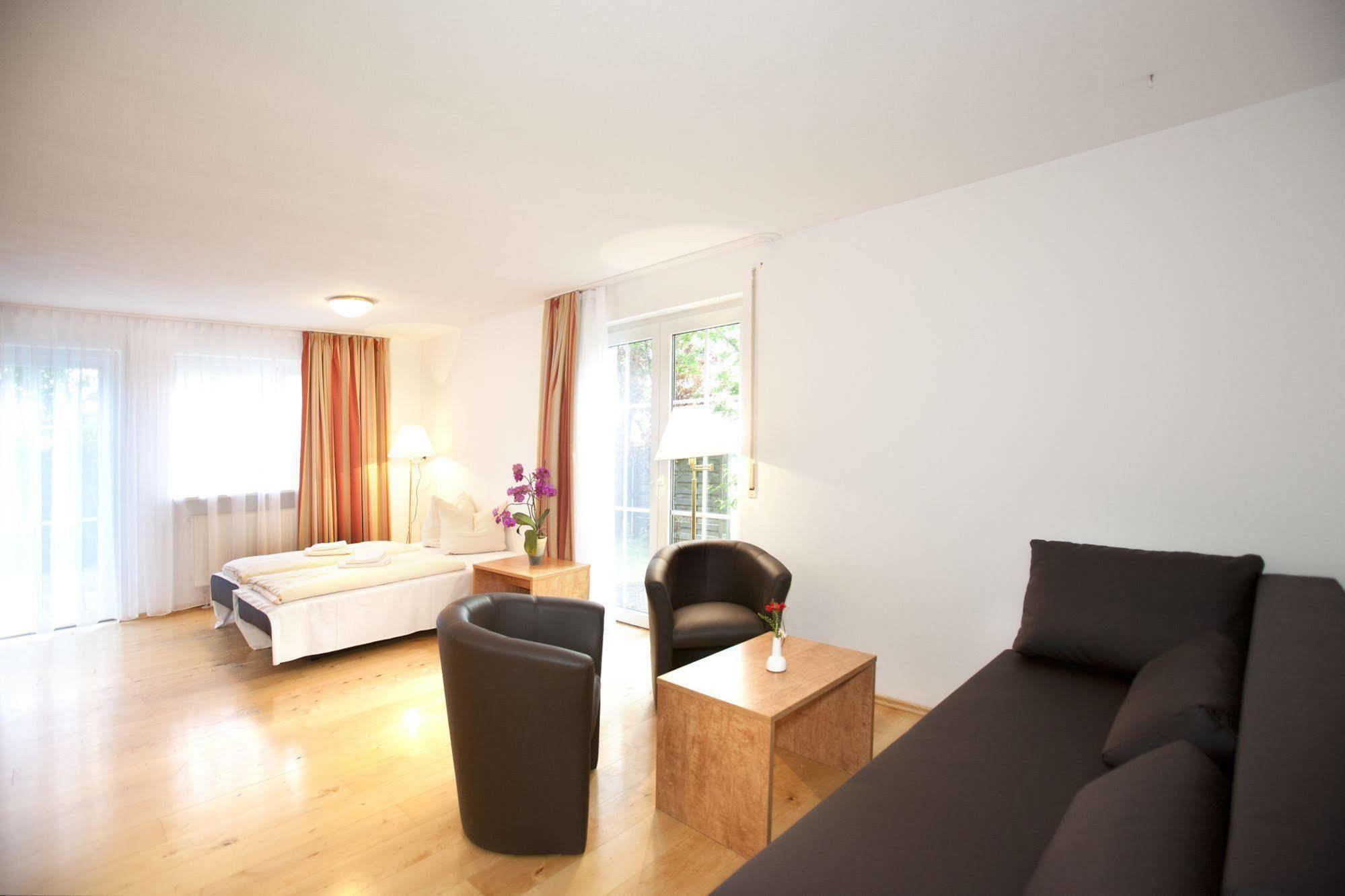 Hotelpension Zum Gockl Аллерсхаузен Экстерьер фото